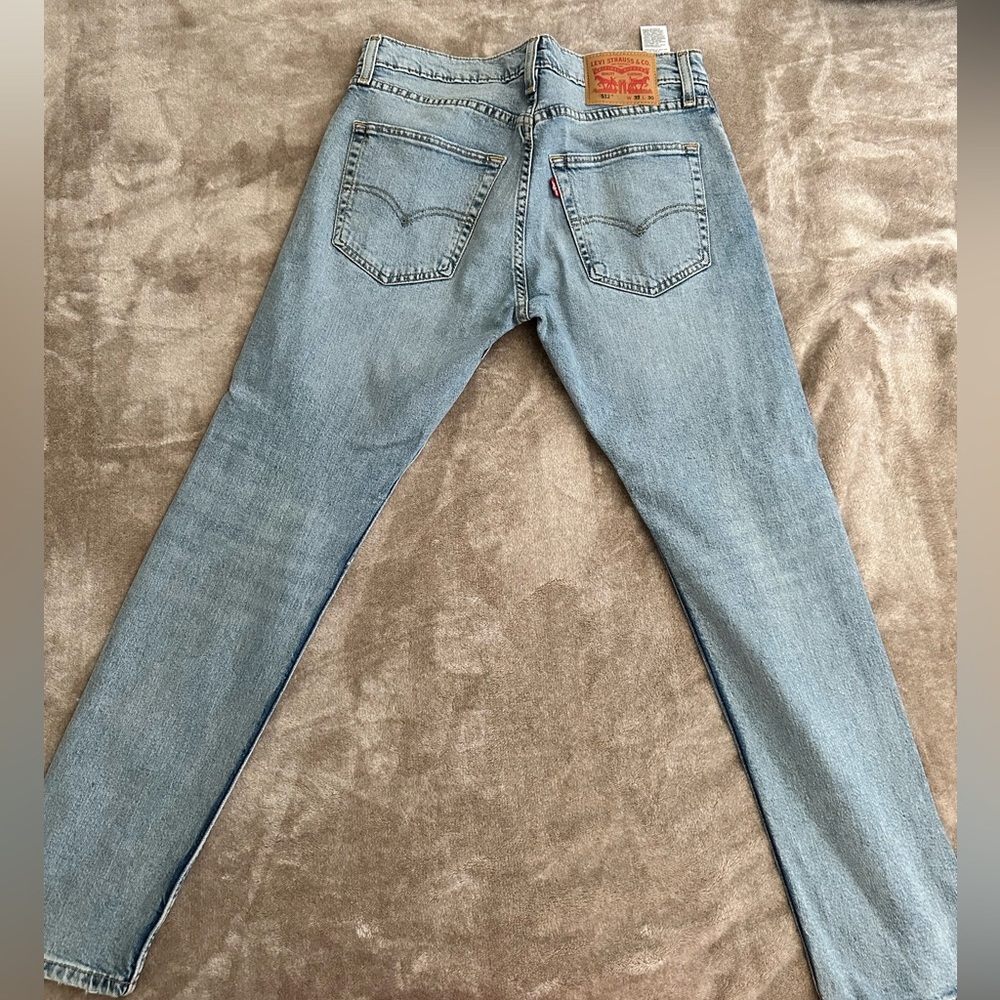 512 Levis - image 2
